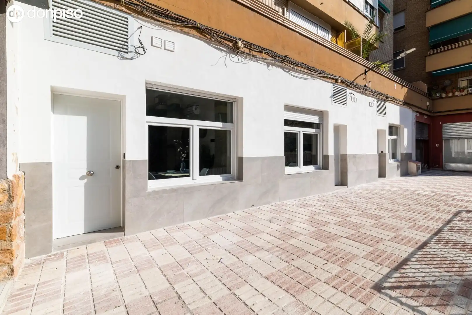 Vista exterior de Estudio en venta en Granada con Aire acondicionado, Calefacción y Amueblado