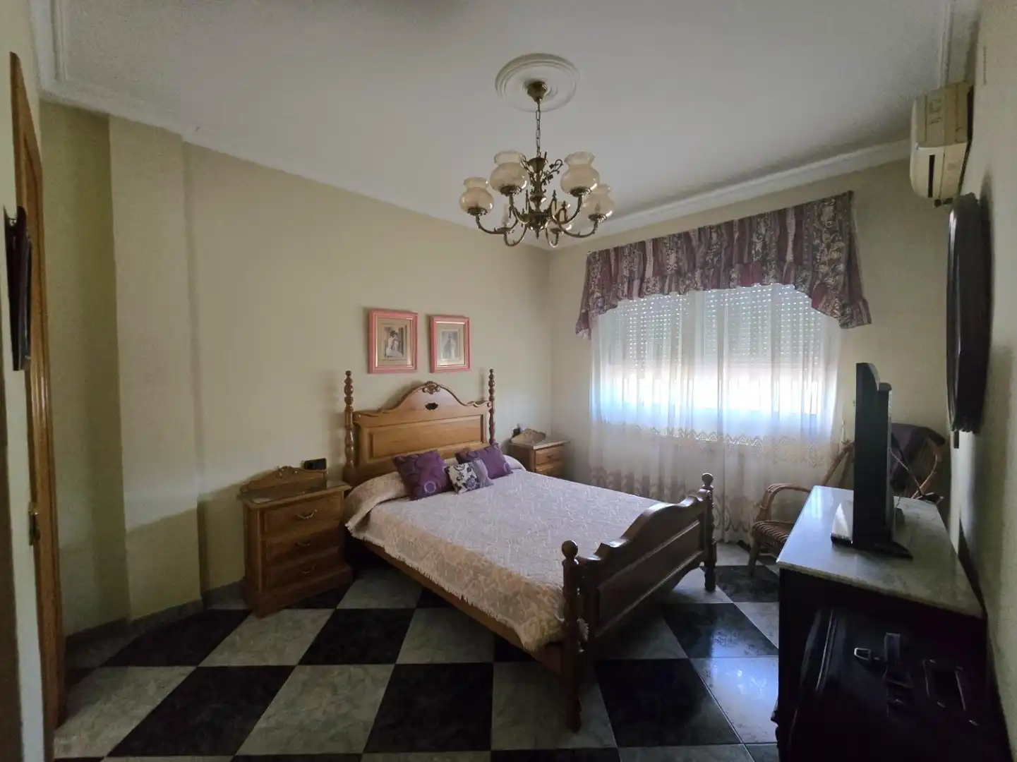 Houses for sale in Calle ALVARO DE HINOJOSA, Miralvalle - Av. Virgen del Puerto - La Data