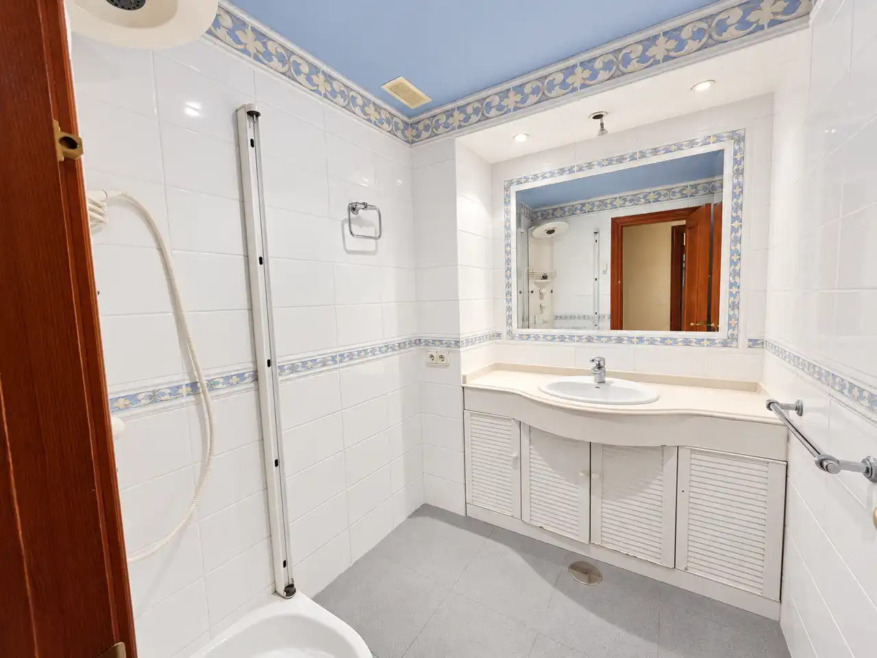 Bathroom of Ground floor for sale in Écija  with Air Conditioner, Terrace and Storage room