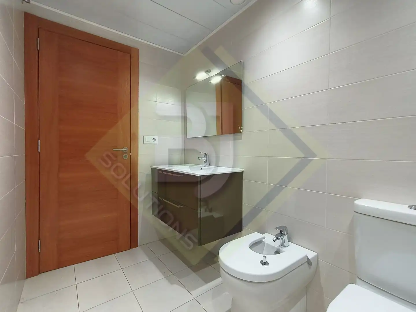 Baño de Piso de alquiler en Mataró con Aire acondicionado, Calefacción y Terraza