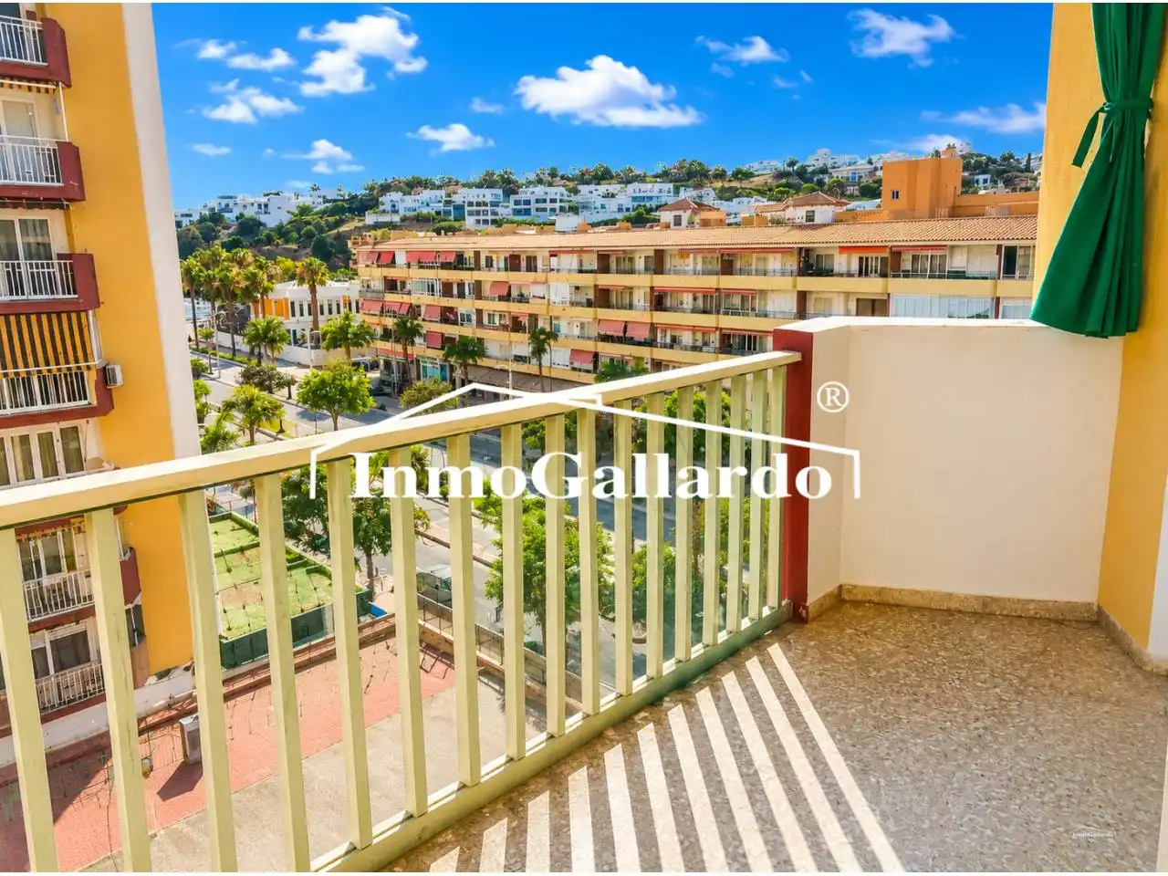 Vista exterior de Piso en venta en Vélez-Málaga con Calefacción, Terraza y Piscina comunitaria