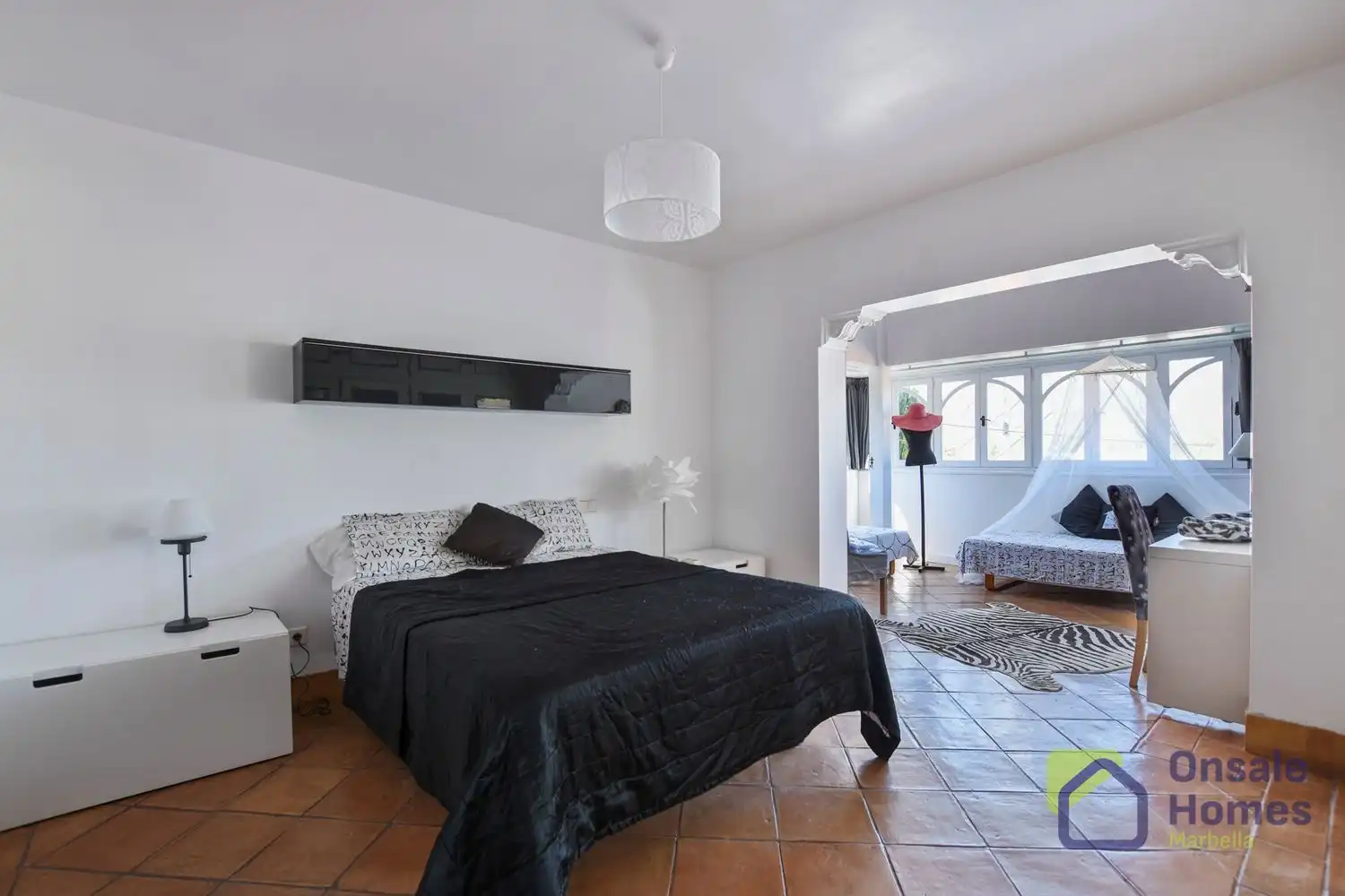 Dormitori de Casa o xalet en venda en Marbella amb Aire condicionat, Jardí privat i Terrassa