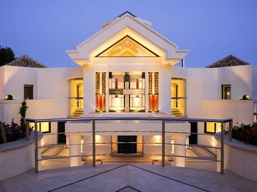 House with pool for sale in Milla de Oro
