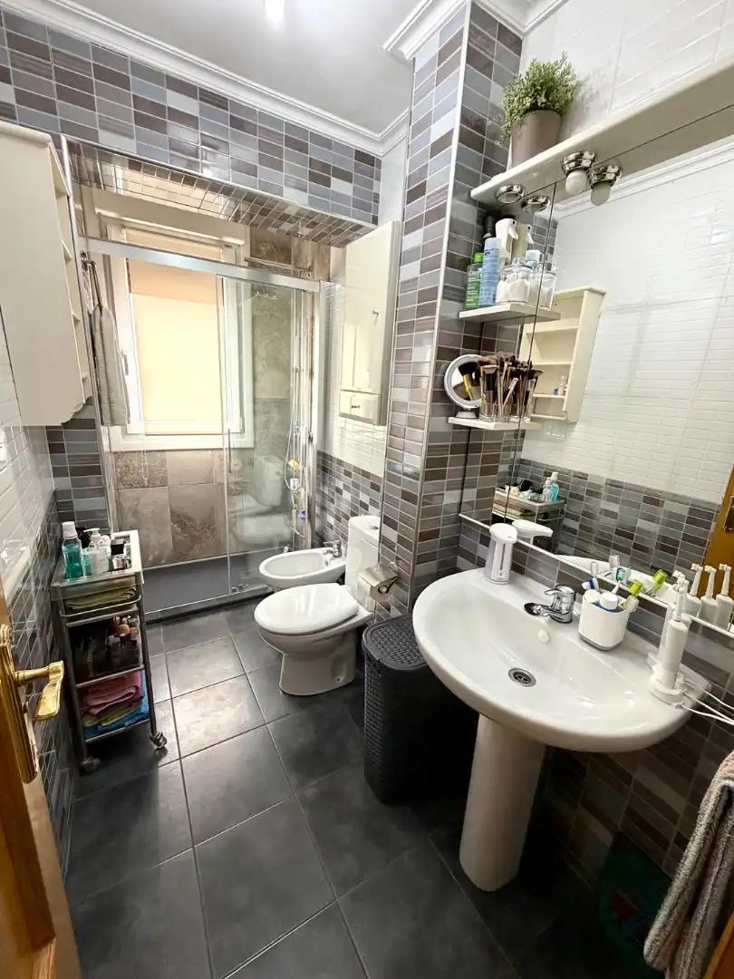Bathroom of Flat for sale in Barakaldo   with Heating and Furnished