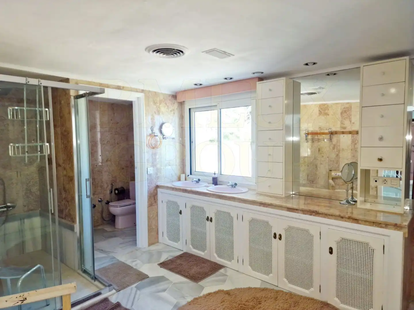 Bany de Casa o xalet de lloguer en Marbella amb Aire condicionat, Jardí privat i Terrassa