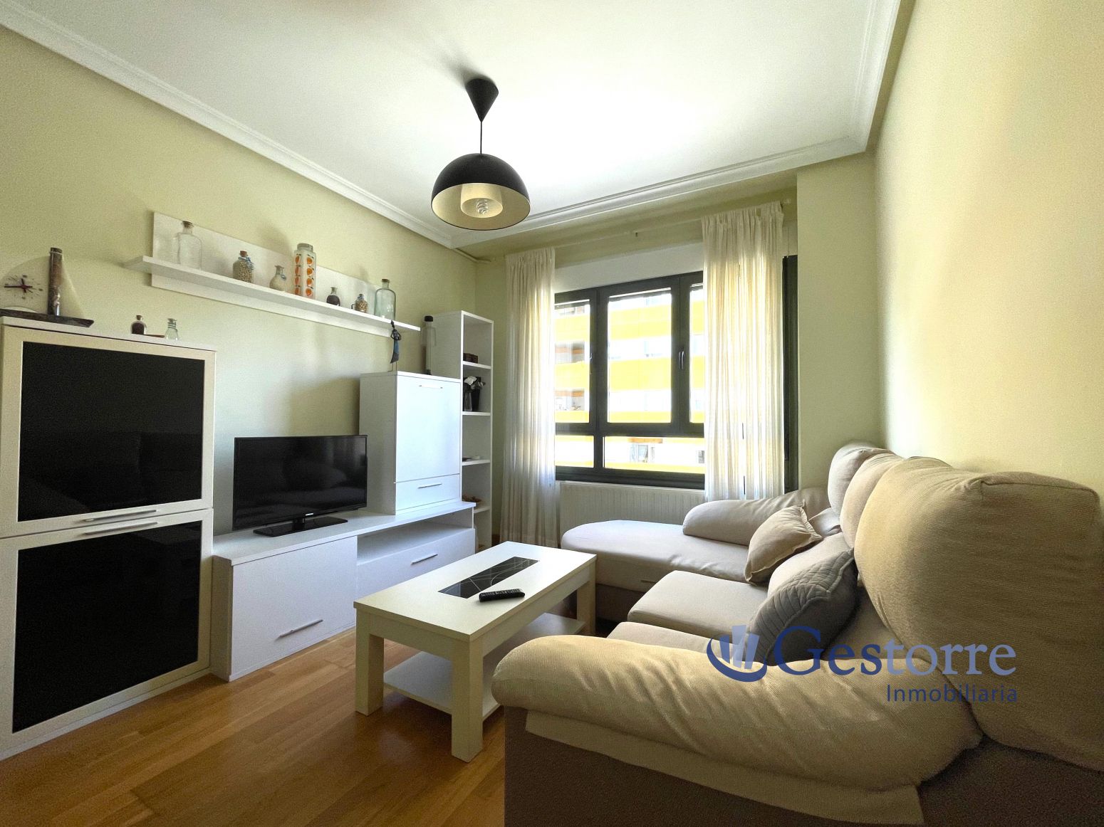 Living room of Flat for sale in Oviedo   with Heating, Parquet flooring and Storage room