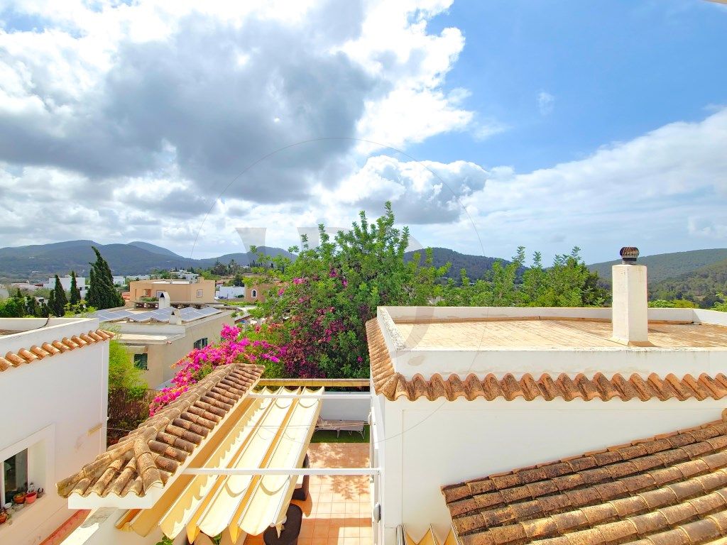 Vista exterior de Casa adosada en venda en Sant Josep de sa Talaia amb Aire condicionat, Moblat i Forn