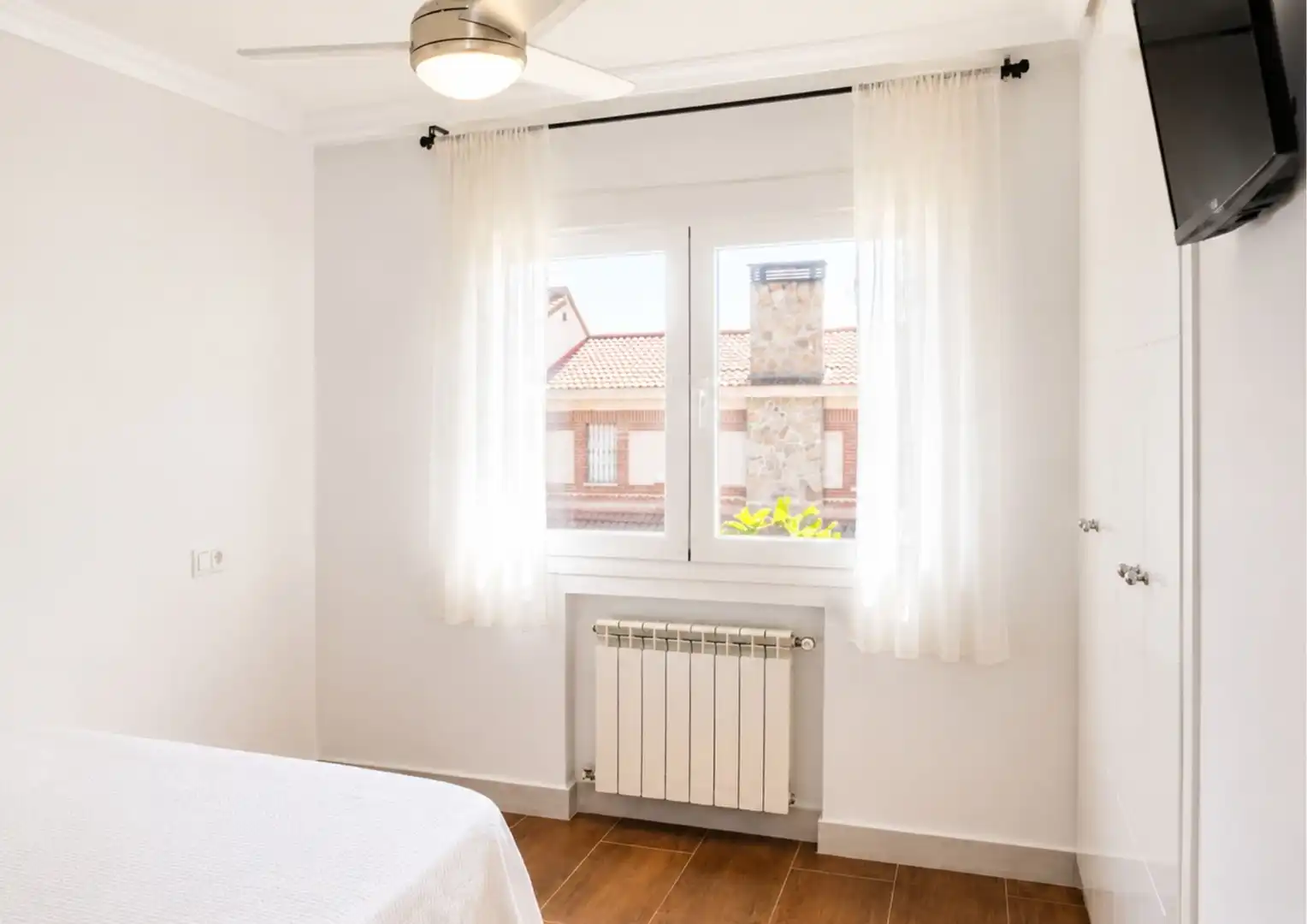Schlafzimmer von Einfamilien-Reihenhaus zum Verkauf in Las Ventas de Retamosa mit Klimaanlage, Heizung und Privatgarten