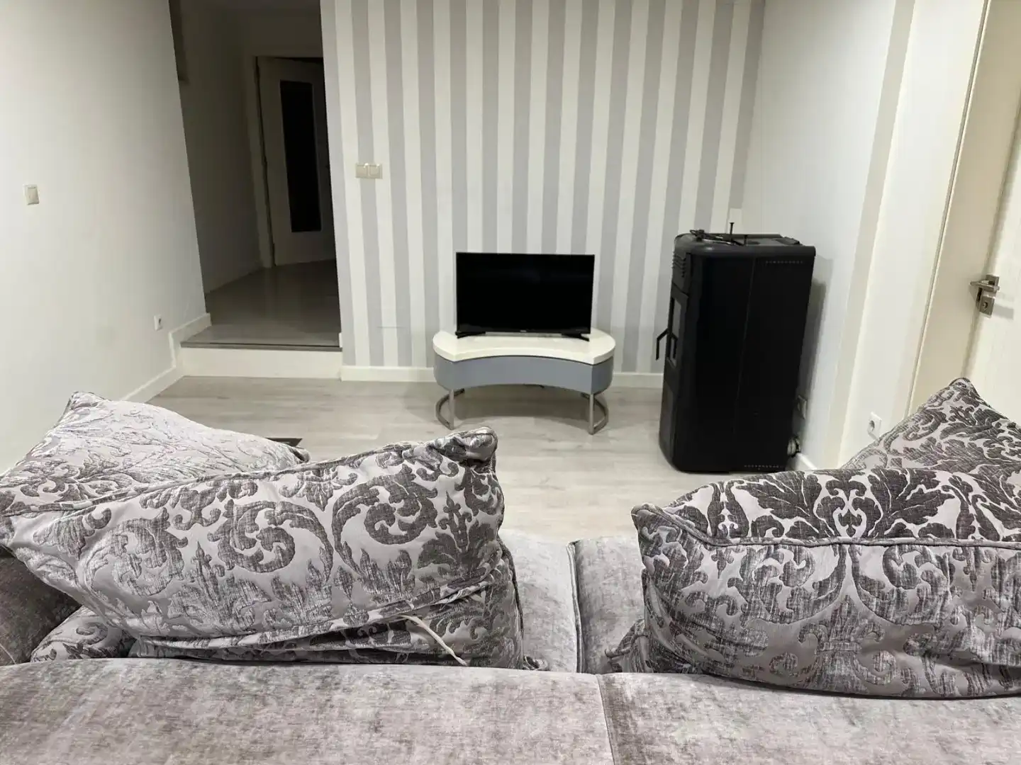 Wohnzimmer von Wohnung zur Miete in Muros mit Möbliert
