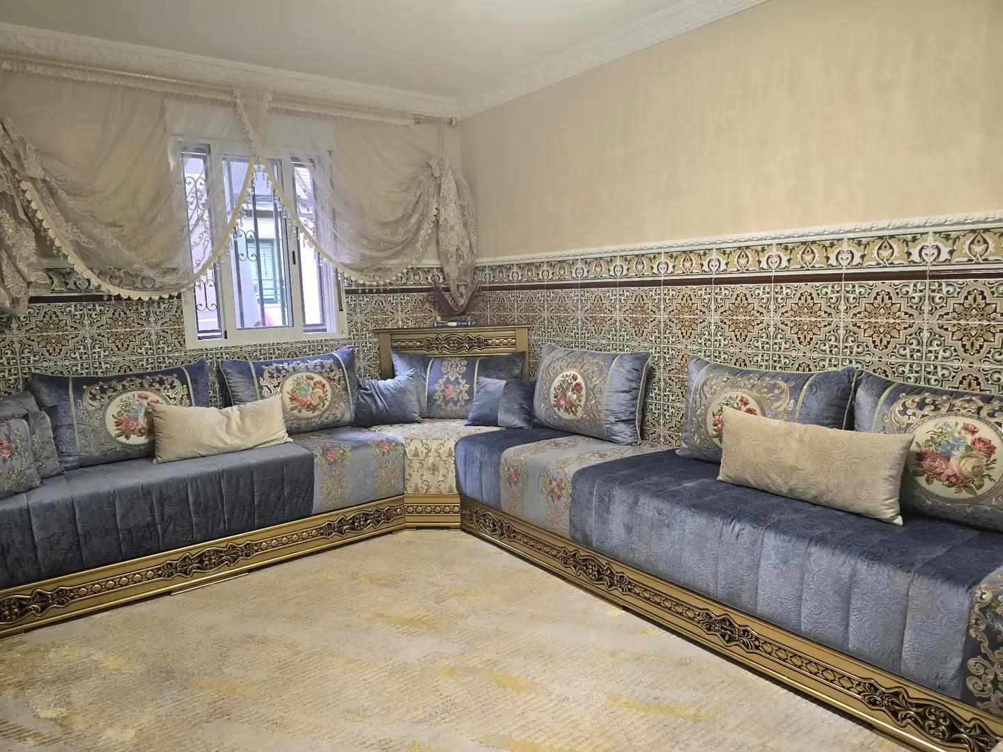 Living room of Houses for sale in Zaragoza  with Terrace, Furnished and Oven