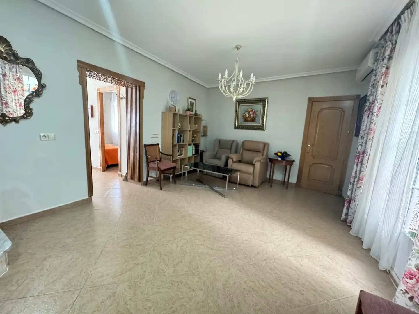 Sala d'estar de Casa o xalet en venda en Andújar amb Aire condicionat, Terrassa i Moblat