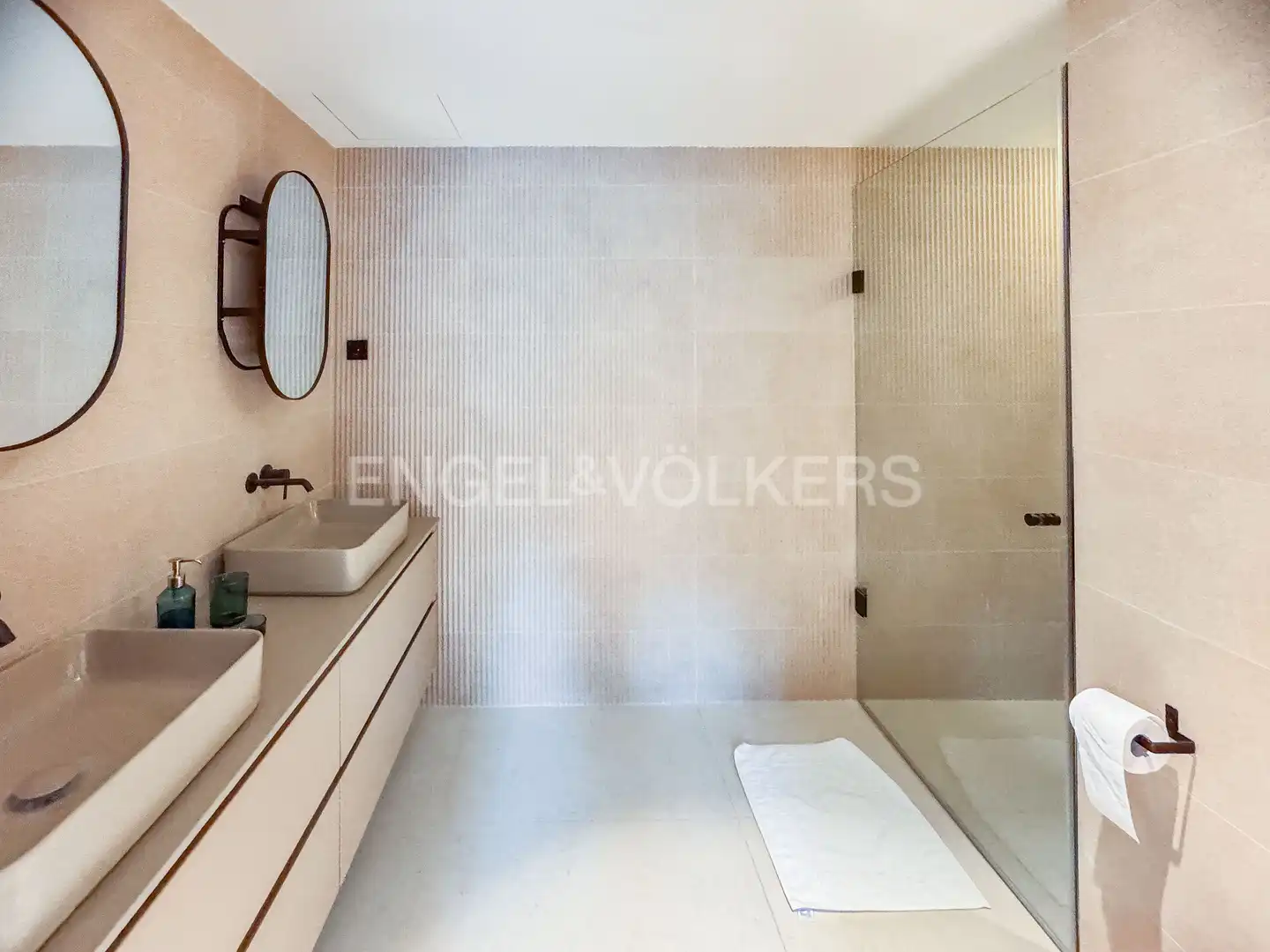 Bathroom of Flat for rent in Barcelona  with Air Conditioner, Heating and Parquet flooring