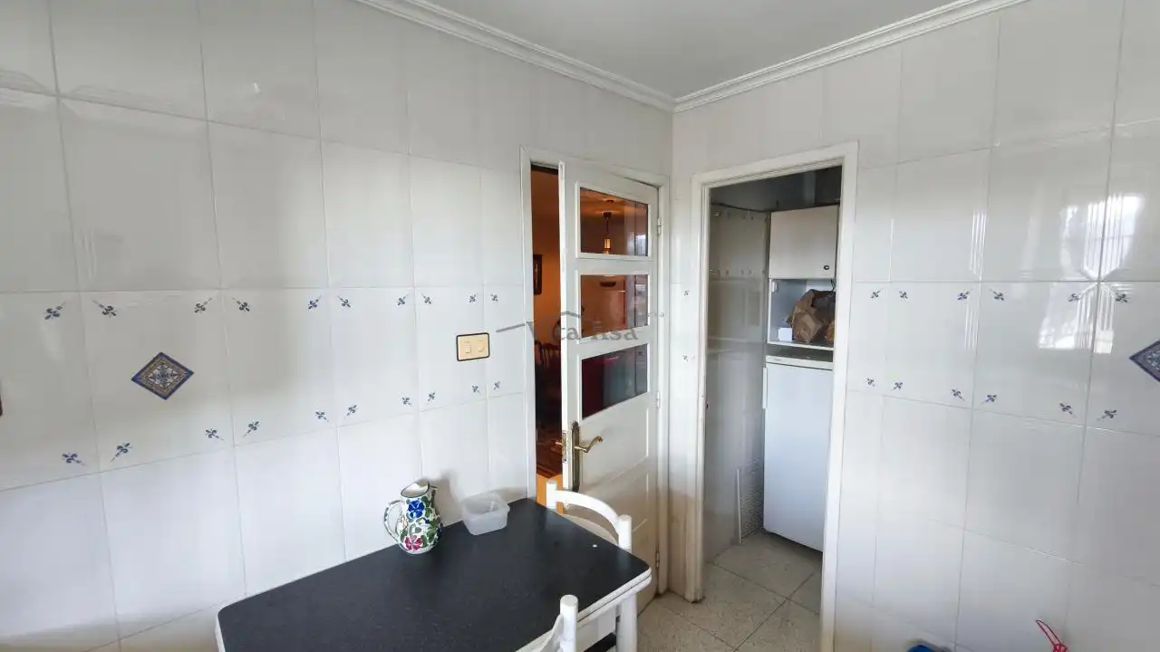 Cocina de Casa o chalet en venta en Ourense Capital  con Calefacción, Jardín privado y Terraza