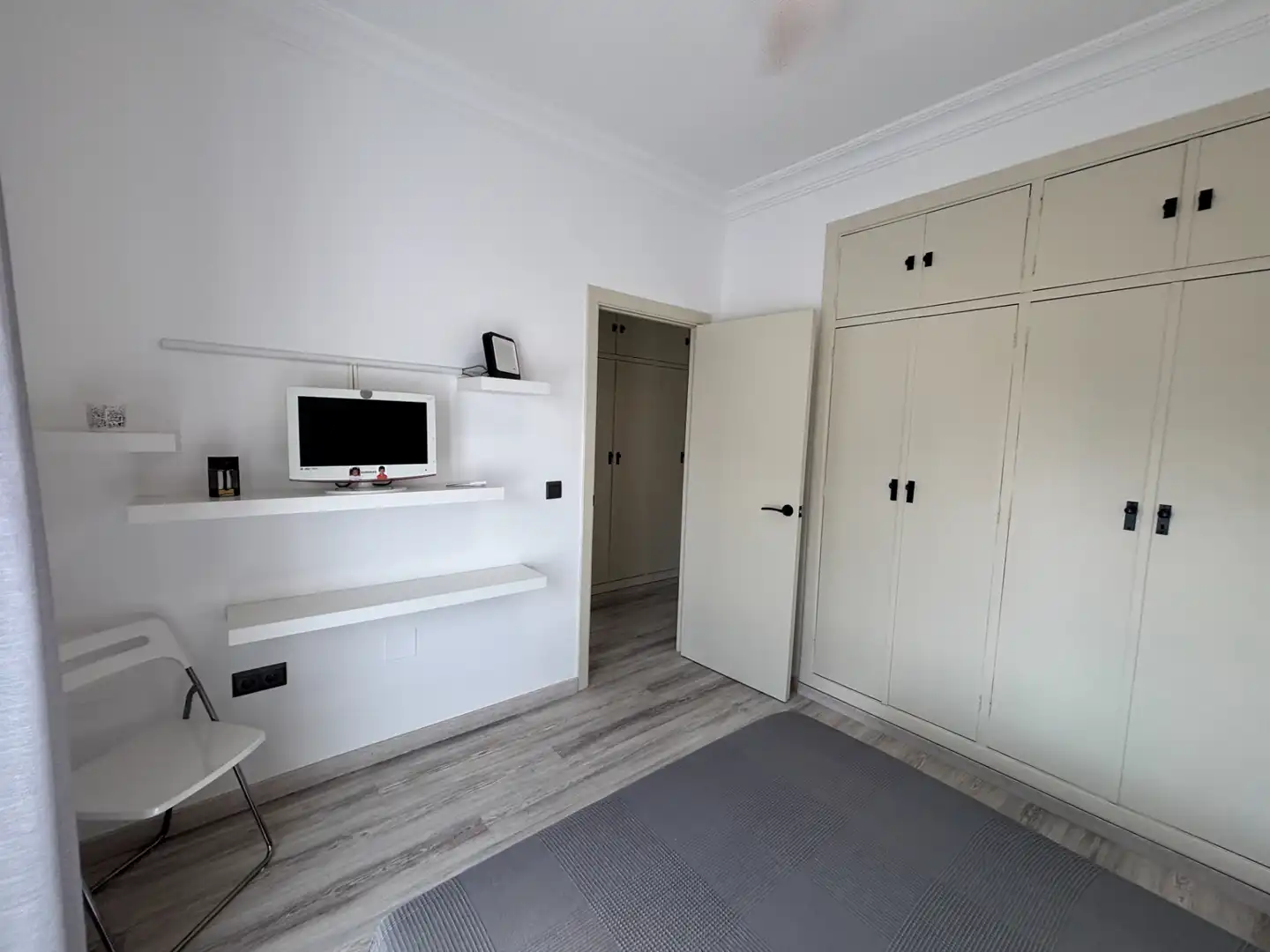 Habitación de Casa adosada en venta en Mairena del Aljarafe con Jardín privado, Parquet y Terraza