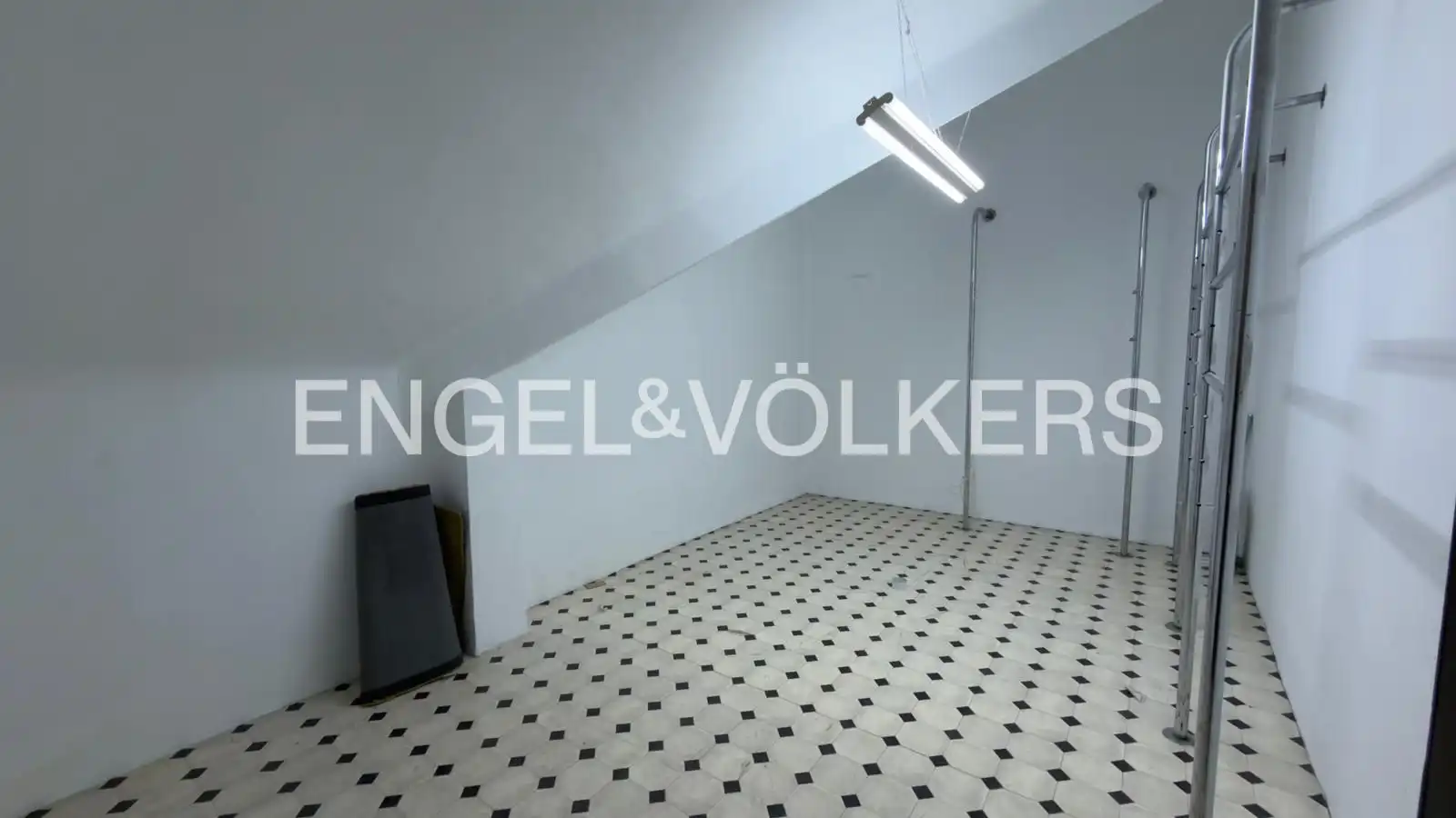 Piso en venta en Madrid con Calefacción, Terraza y Trastero