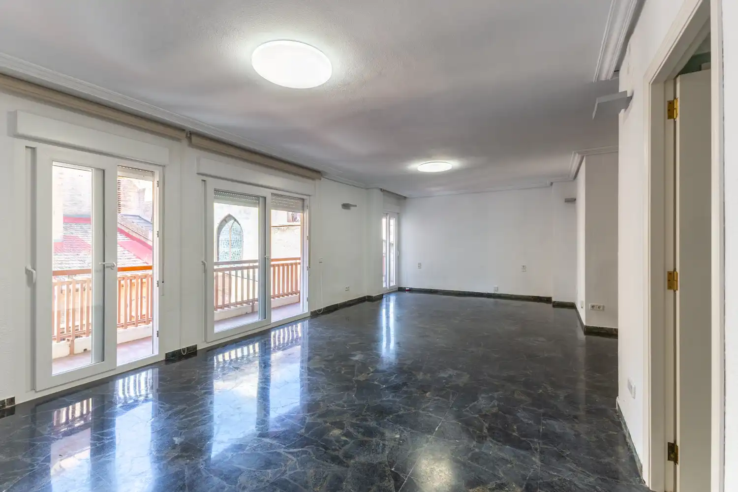 Flat for sale in Valencia  with Air Conditioner, Heating and Balcony