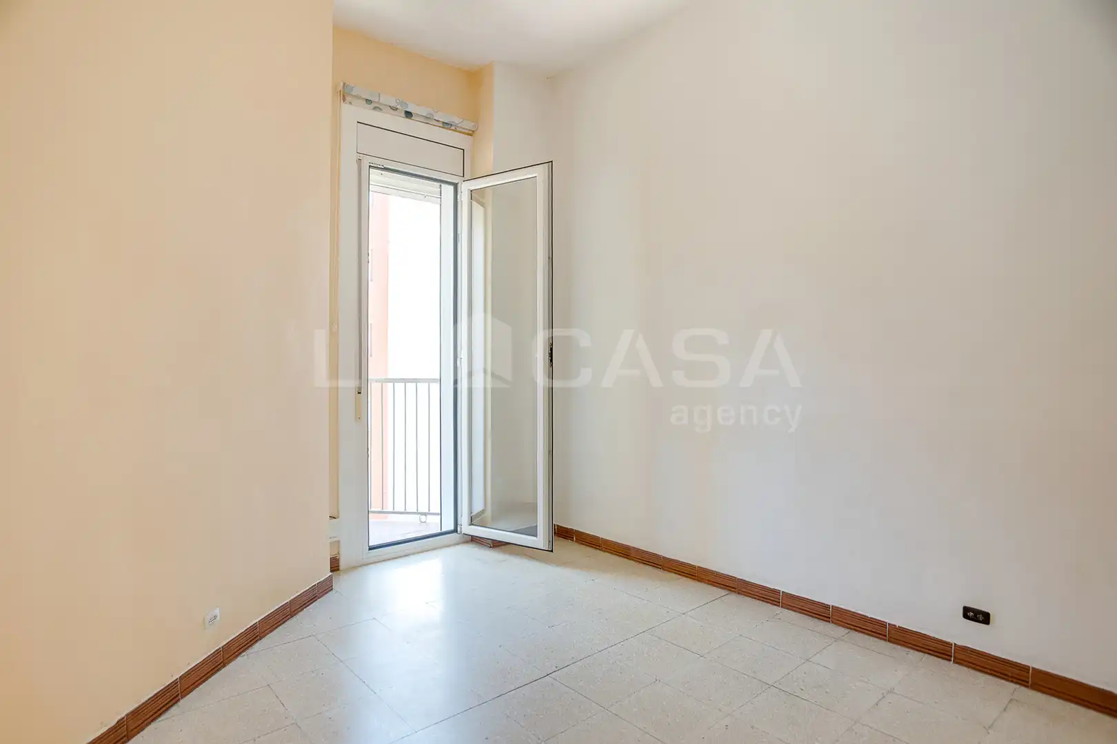 Habitación de Piso en venta en Barcelona con Balcón