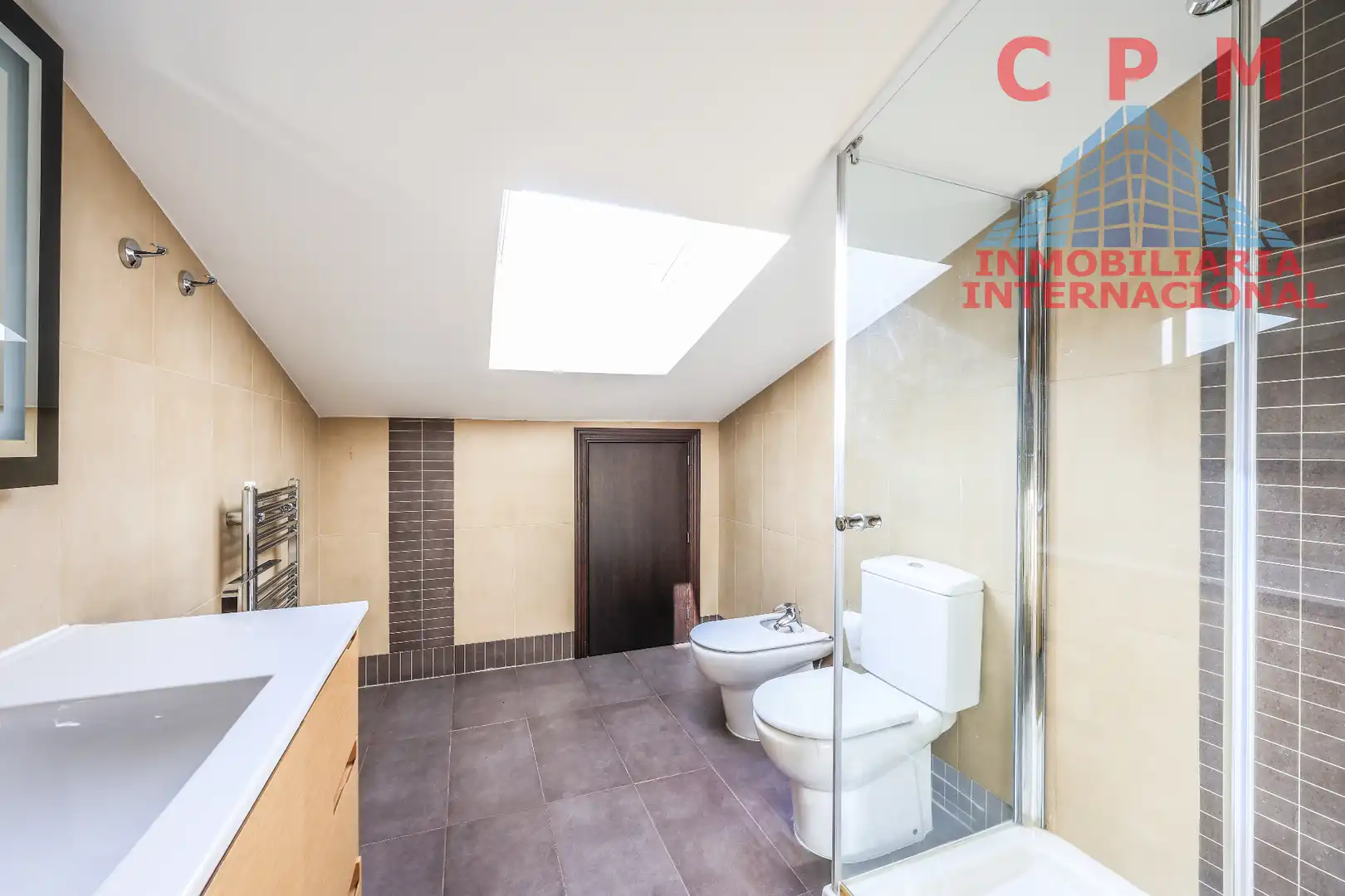 Badezimmer von Wohnung zur Miete in Madrid mit Klimaanlage, Heizung und Parkett
