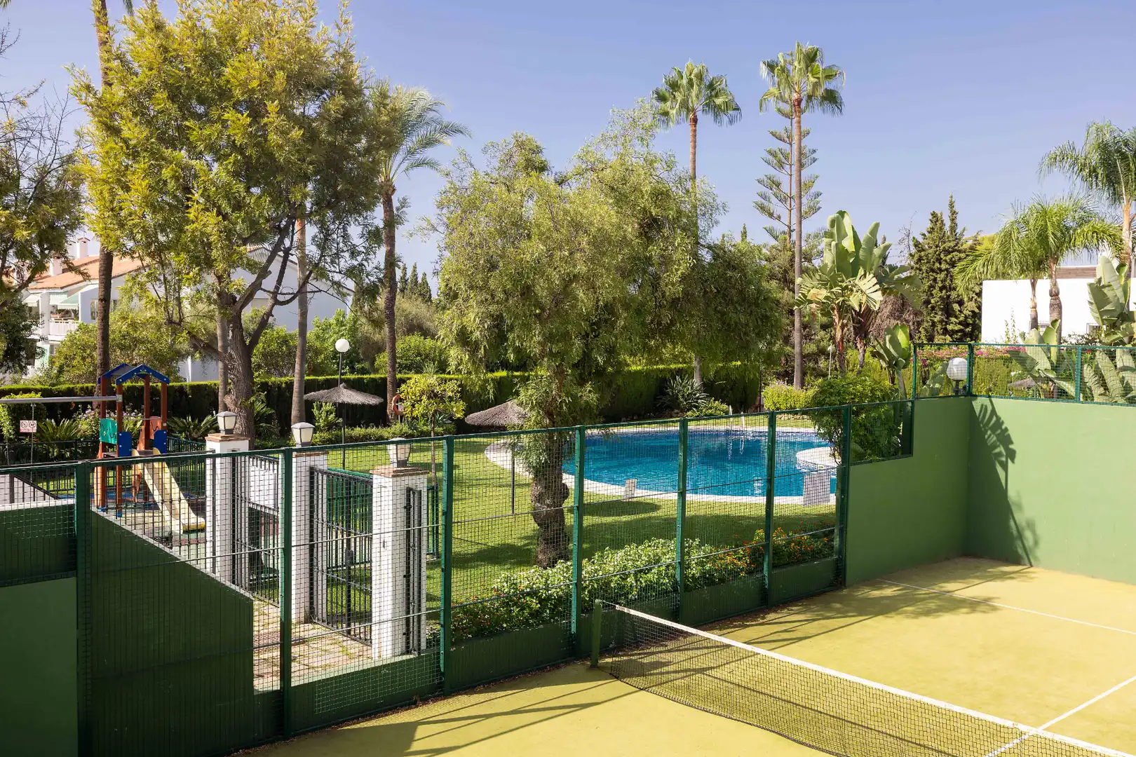 Jardí de Casa adosada en venda en Marbella amb Aire condicionat, Calefacció i Terrassa