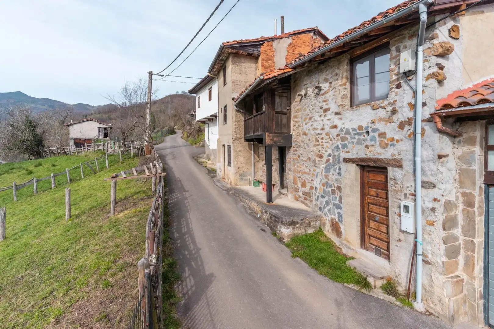 Vista exterior de Casa o xalet en venda en Laviana amb Jardí privat