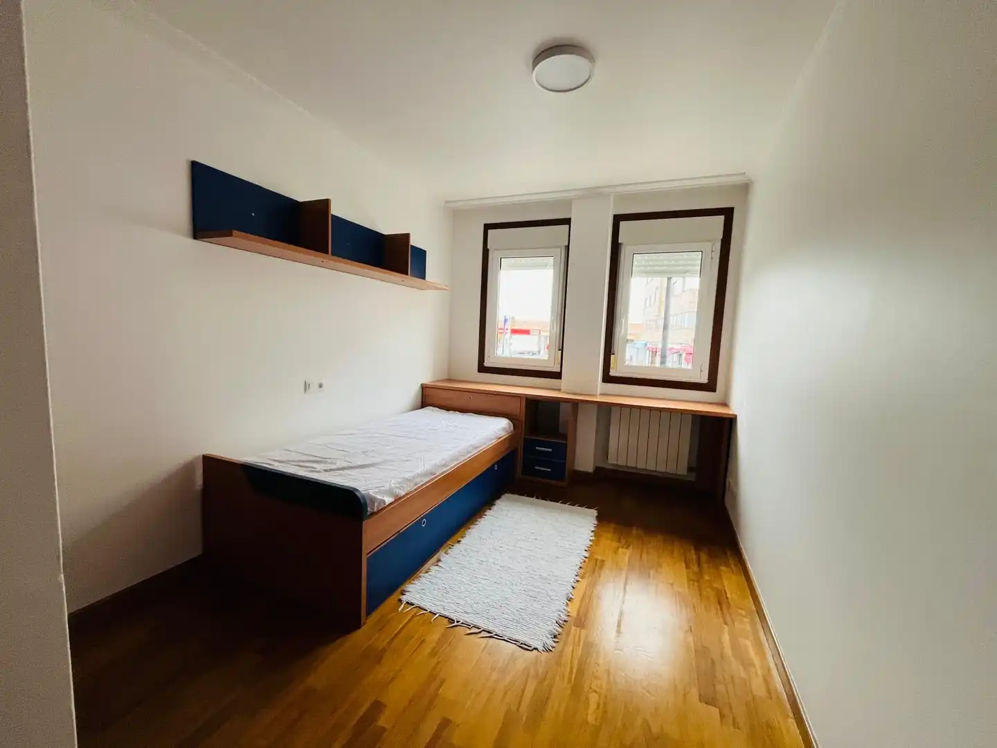 Dormitori de Apartament en venda en Pontevedra Capital  amb Terrassa i Traster