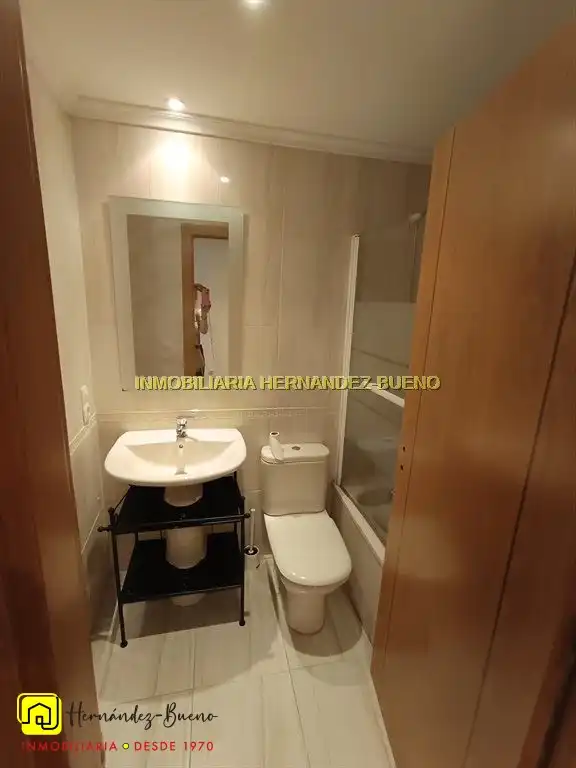 Baño de Piso de alquiler en Salamanca con Calefacción y Amueblado