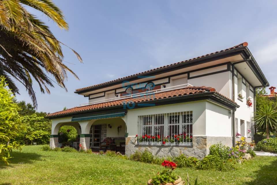 Vista exterior de Casa o xalet en venda en Usurbil amb Calefacció, Jardí privat i Terrassa