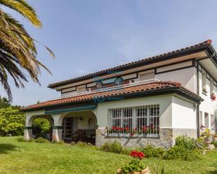 Vista exterior de Casa o xalet en venda en Usurbil amb Terrassa i Balcó