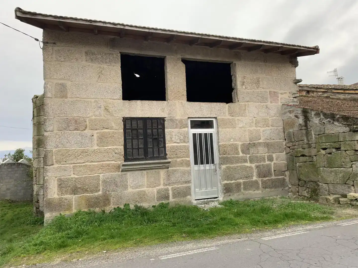 Exterior view of Duplexes for sale in Amoeiro