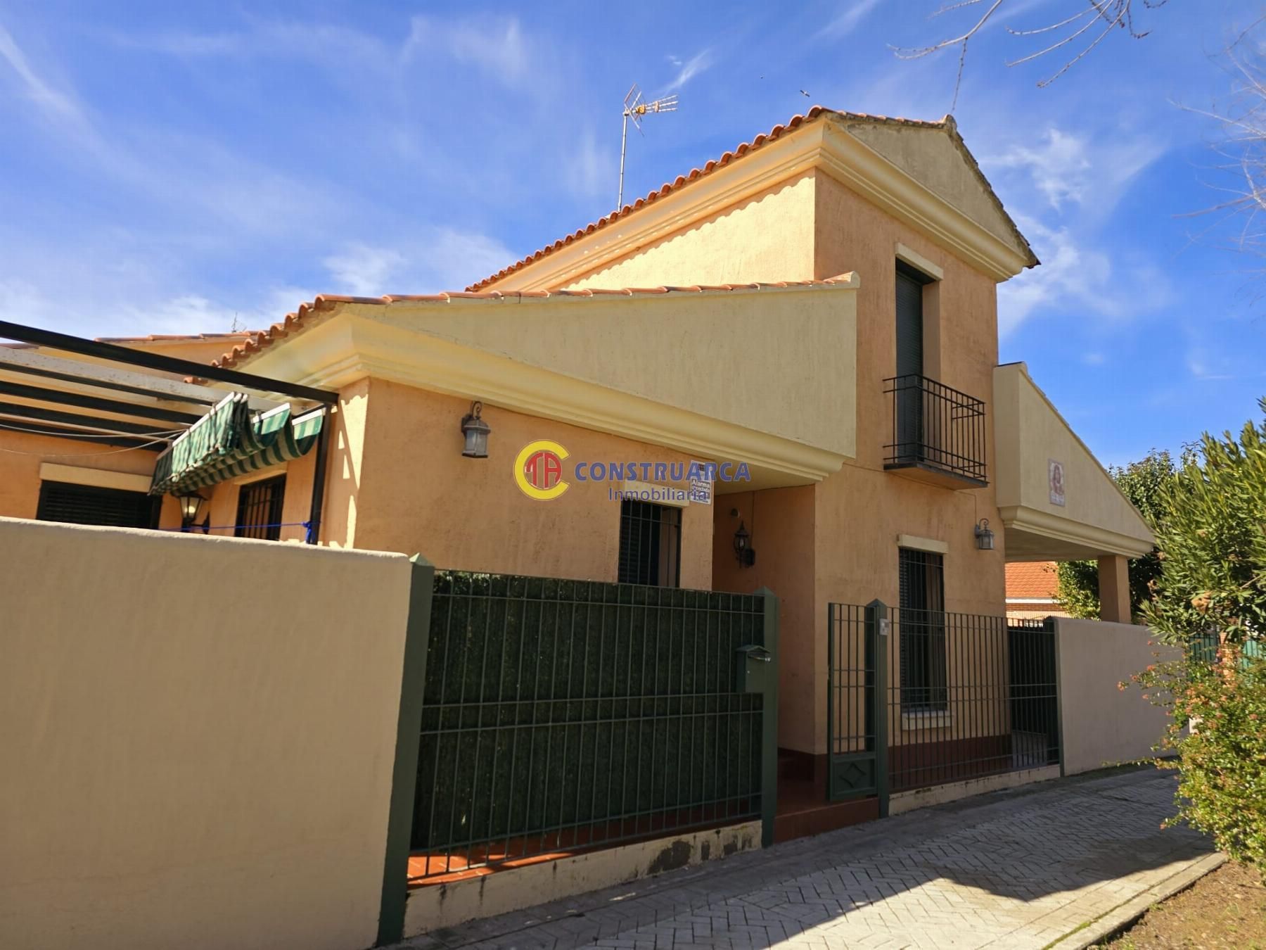 Vista exterior de Casa o xalet en venda en Calera y Chozas amb Calefacció i Terrassa