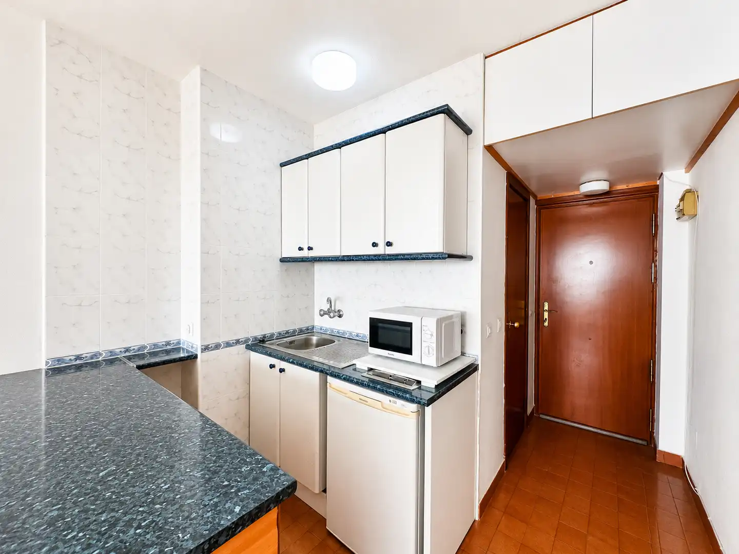 Kitchen of Study for sale in Torremolinos  with Air Conditioner, Terrace and Microwave