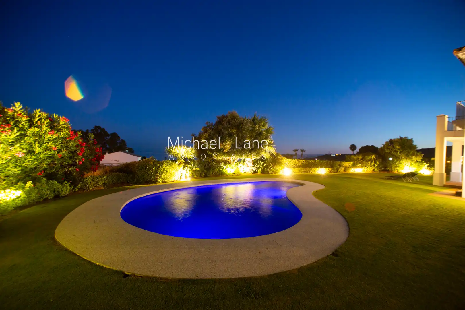 Swimming pool of Houses for sale in Sotogrande  with Air Conditioner, Heating and Private garden