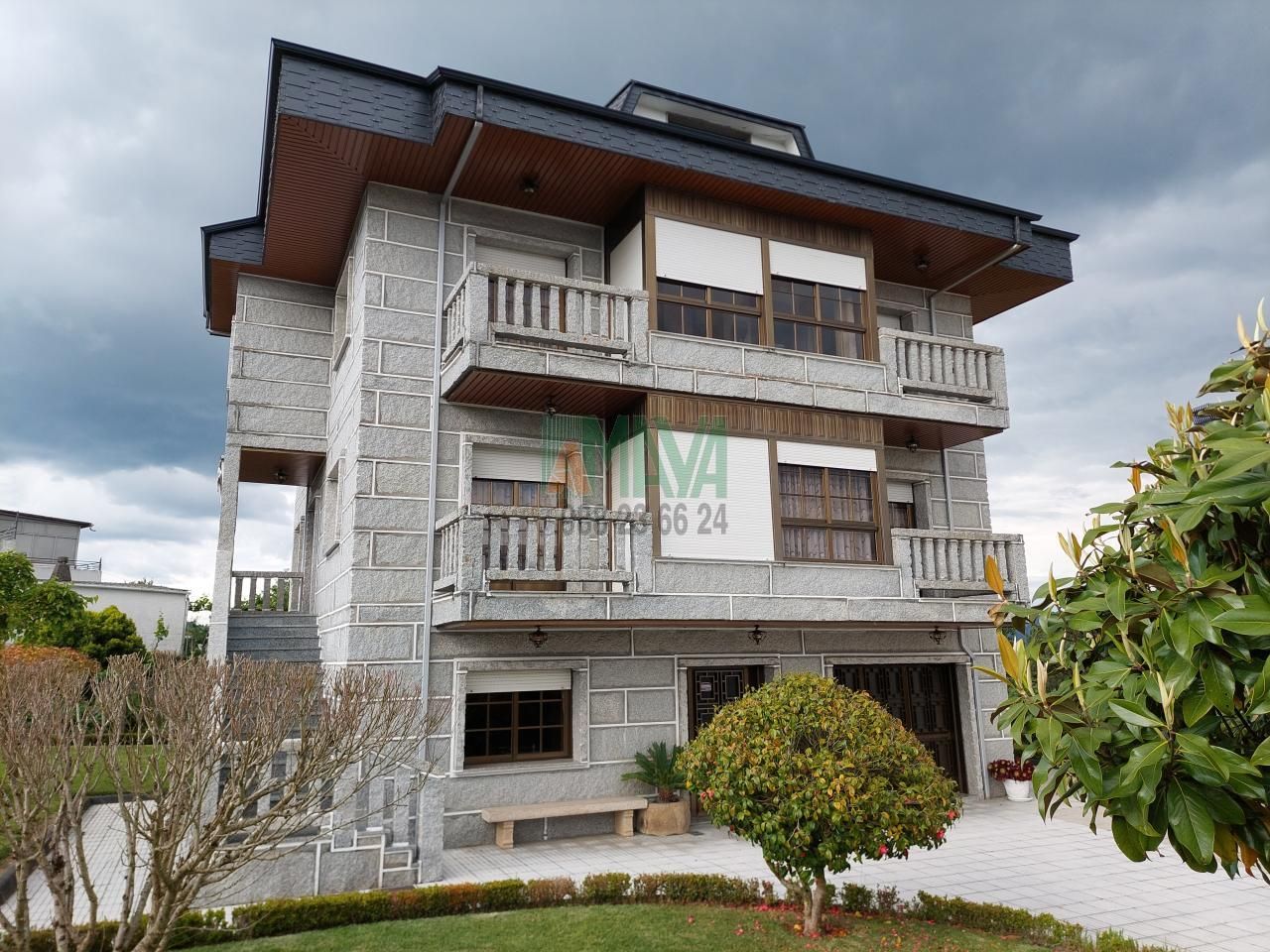 Vista exterior de Casa o xalet en venda en Ourense Capital  amb Calefacció, Jardí privat i Parquet