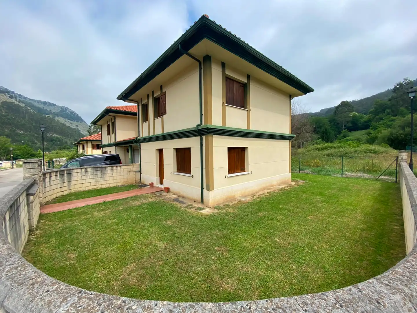 Vista exterior de Casa o chalet en venta en Castro-Urdiales con Calefacción, Jardín privado y Parquet