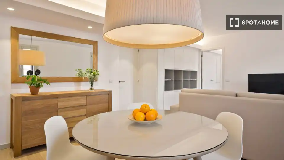Flat with terrace to rent in Ciutat Vella, imagen 2