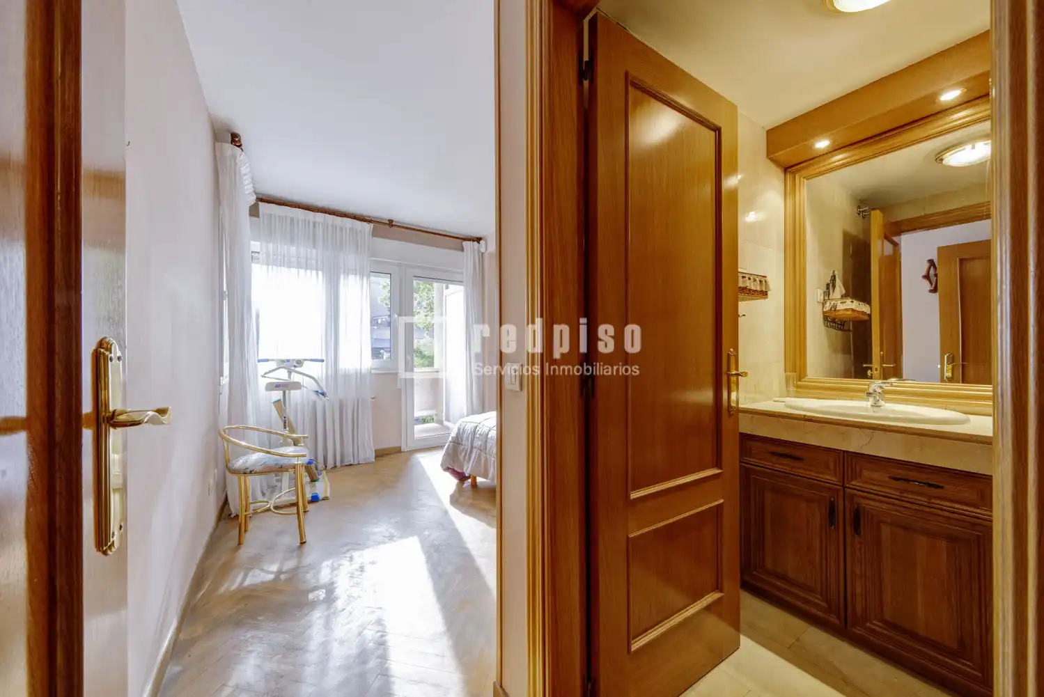 Bedroom of Flat for sale in Pozuelo de Alarcón  with Heating, Private garden and Parquet flooring