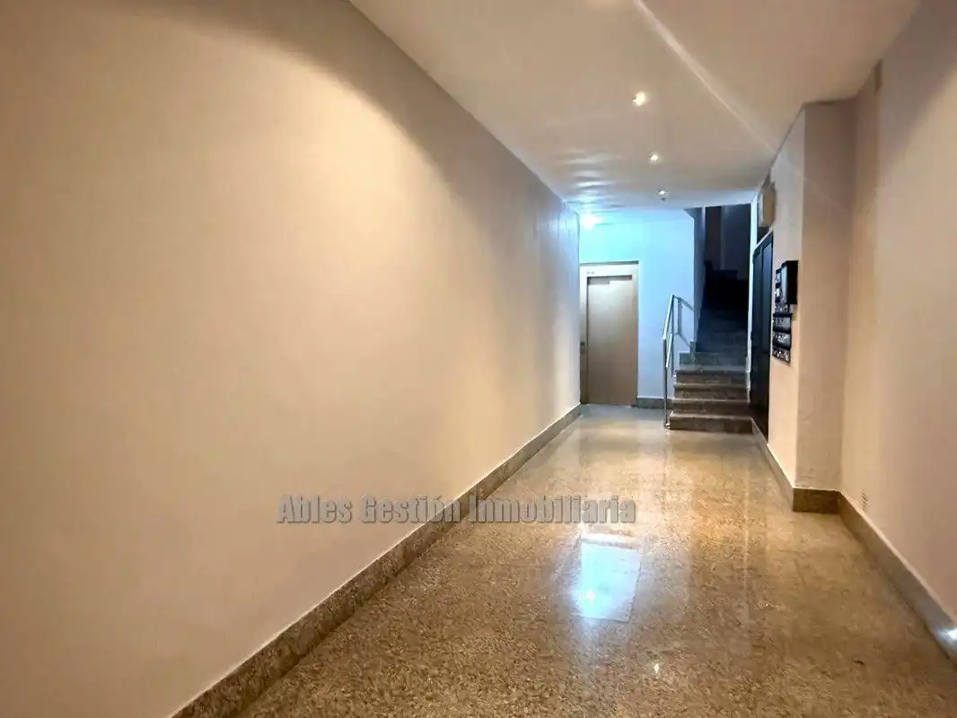 Piso con ascensor en venta en Lorenzo Abruñedo 12, imagen 3