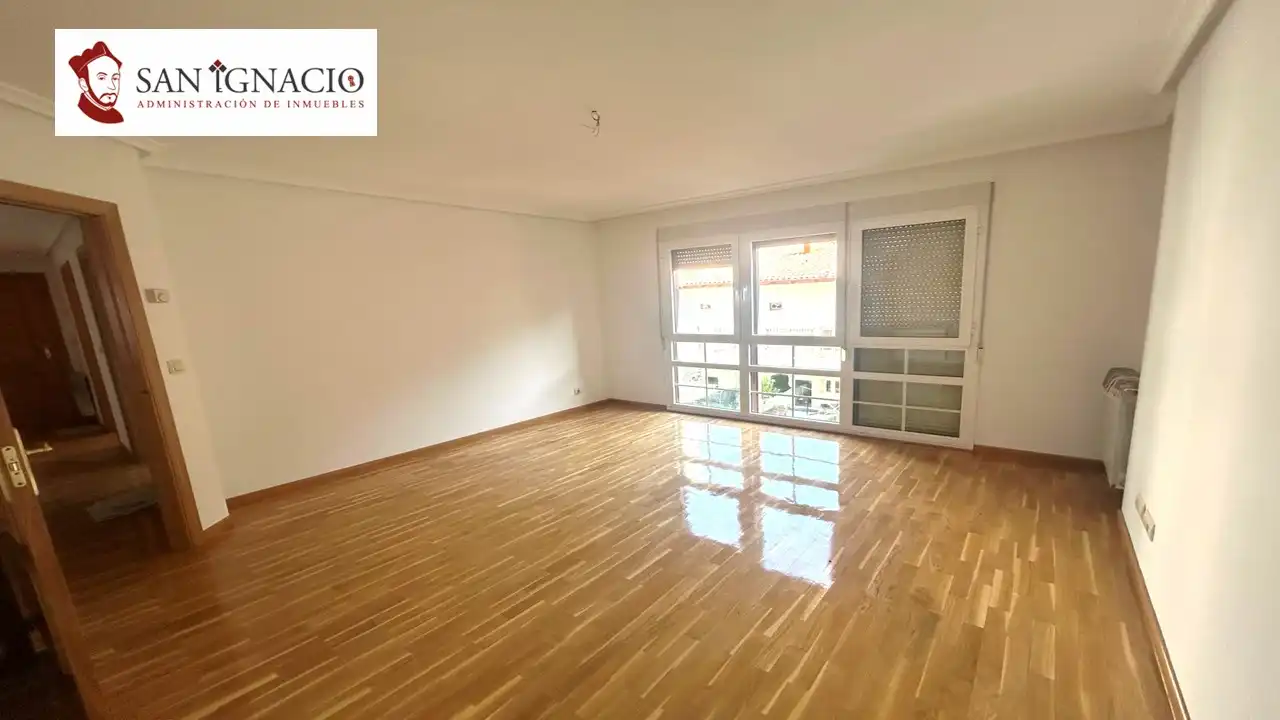 Sala de estar de Piso en venta en Villarcayo de Merindad de Castilla la Vieja con Aire acondicionado, Calefacción y Trastero