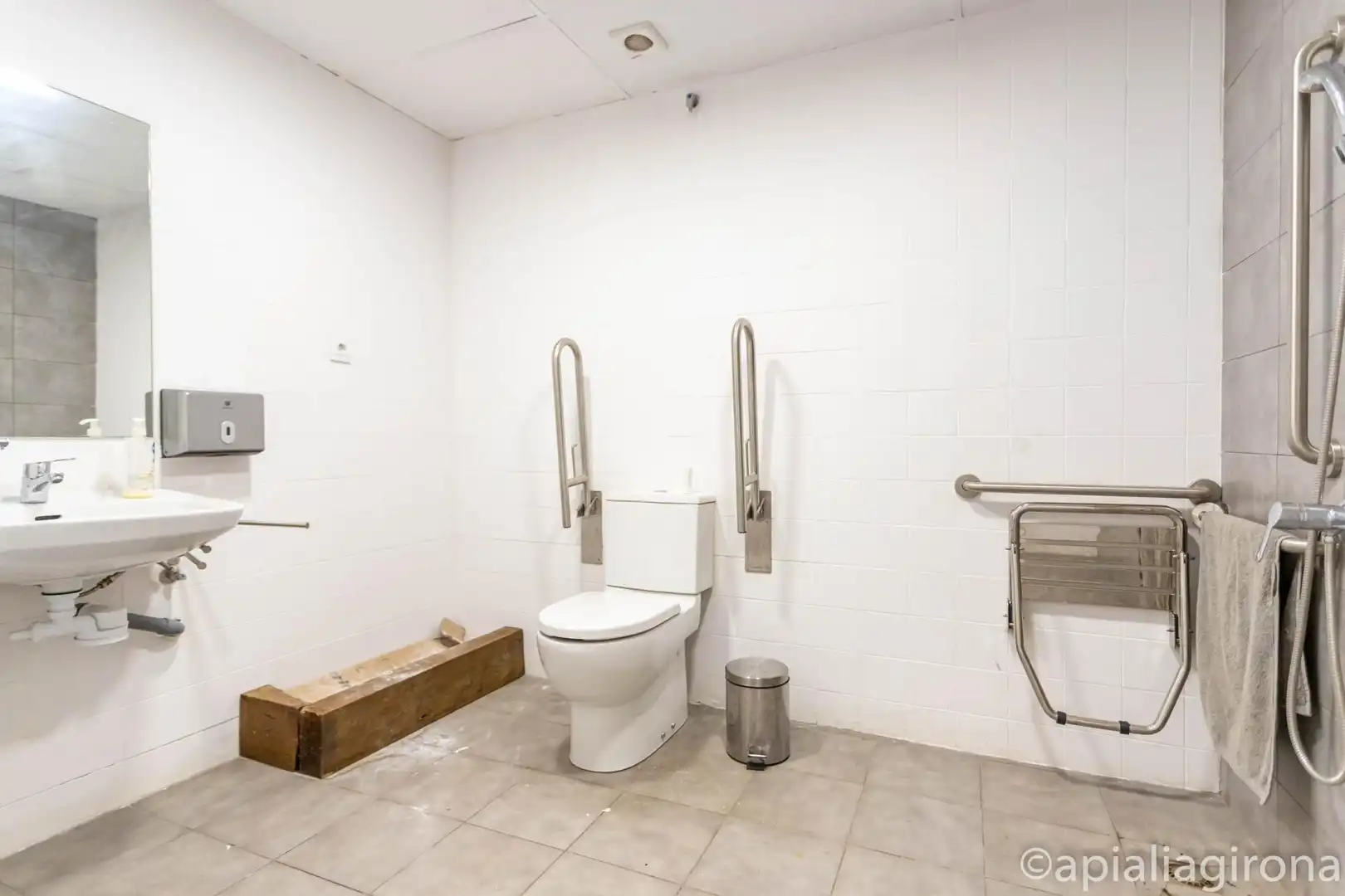 Bany de Local en venda en Girona