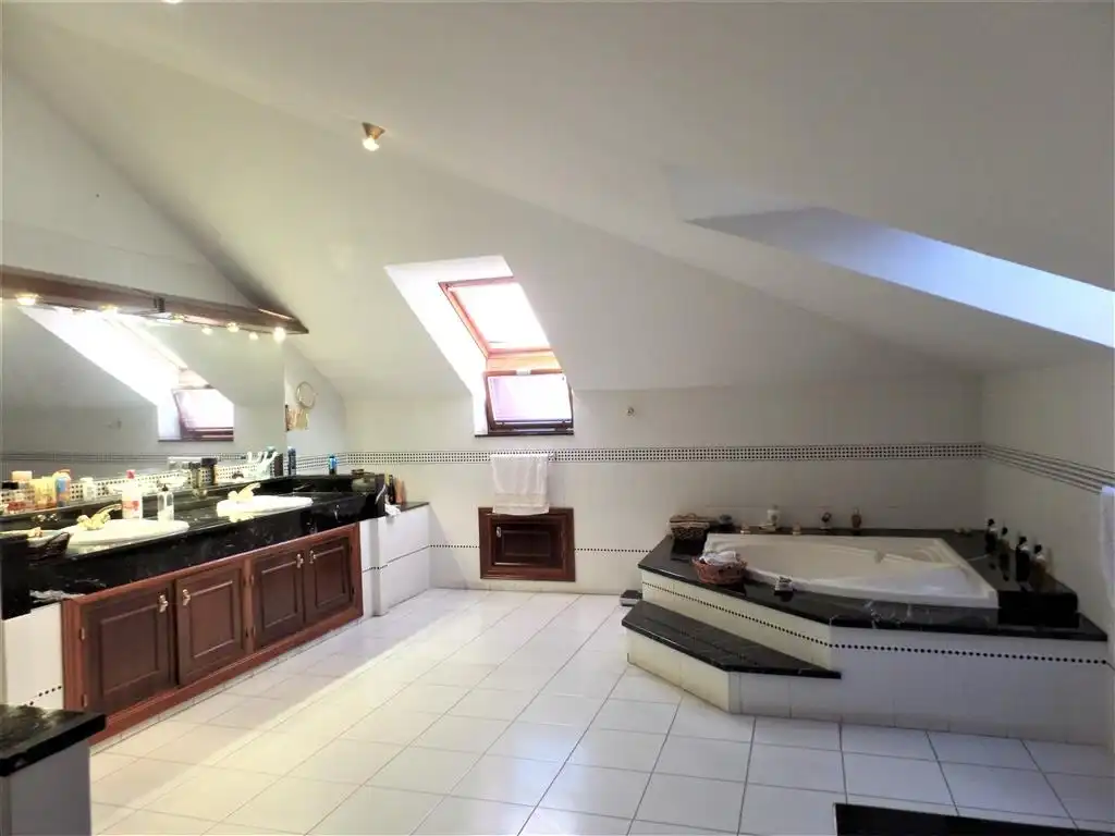 Badezimmer von Maisonette zum Verkauf in Fuengirola mit Klimaanlage, Terrasse und Gemeinschaftspool
