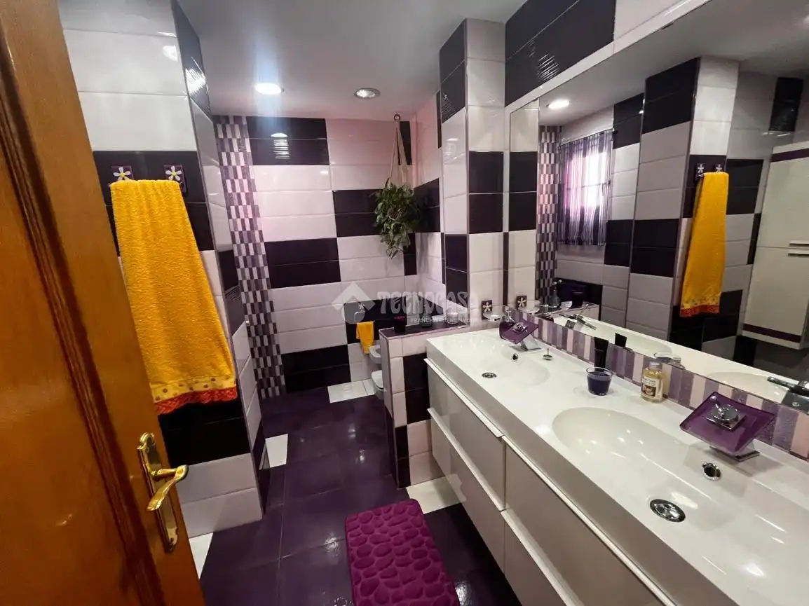Bathroom of Detached homes for sale in Madrid  with Air Conditioner, Heating and Private garden