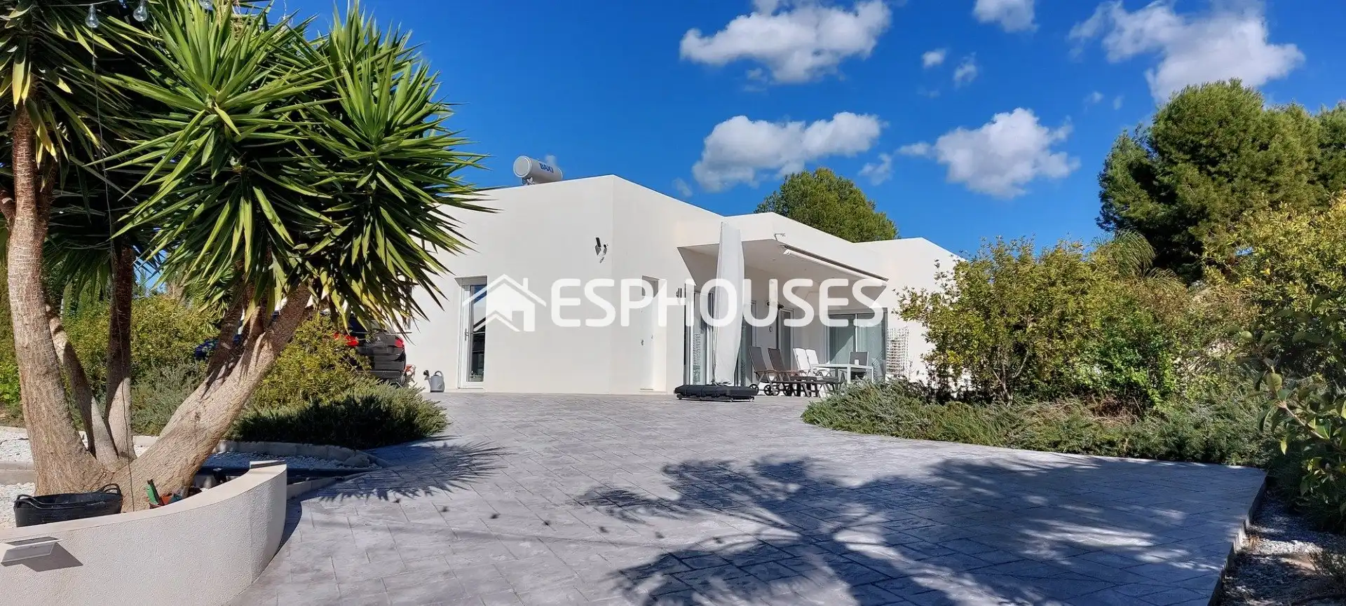 Detached house with pool for sale in Busot