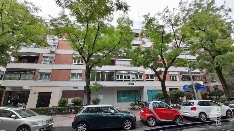 Vista exterior de Local en venta en  Madrid Capital