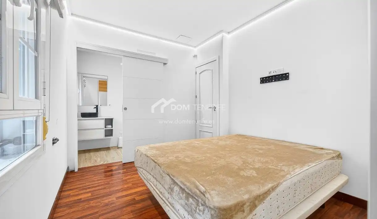 Habitación de Casa o chalet en venta en Arona con Terraza, Piscina y Amueblado