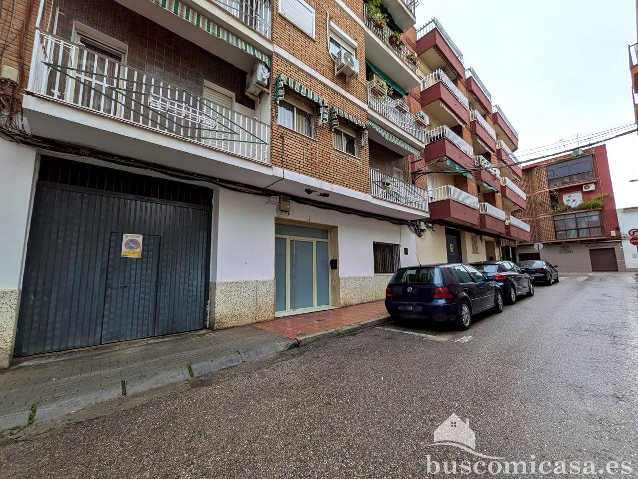 Vista exterior de Pis en venda en Linares amb Balcó