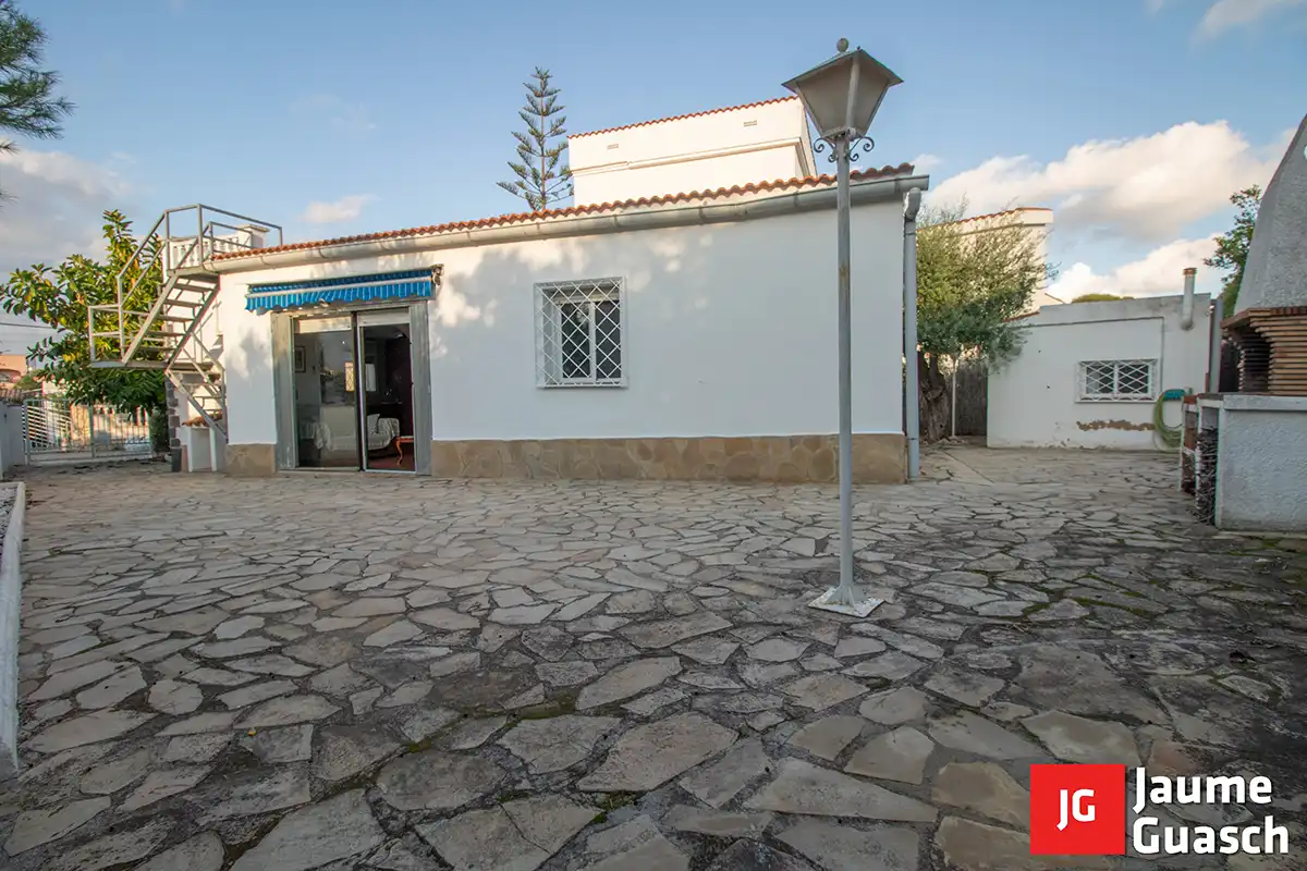Vista exterior de Casa o xalet en venda en Torredembarra amb Aire condicionat, Calefacció i Jardí privat