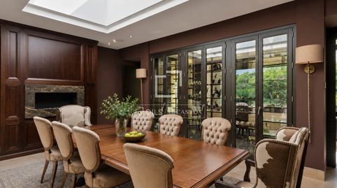 Residencia de 6 dormitorios y 7 baños en una parcela de 6.426 m, diseñada para combinar privacidad, bienestar, golf y entretenimie, imatge 5