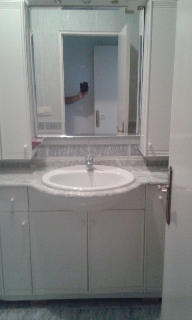 Bathroom of Flat to rent in Santiago de Compostela 