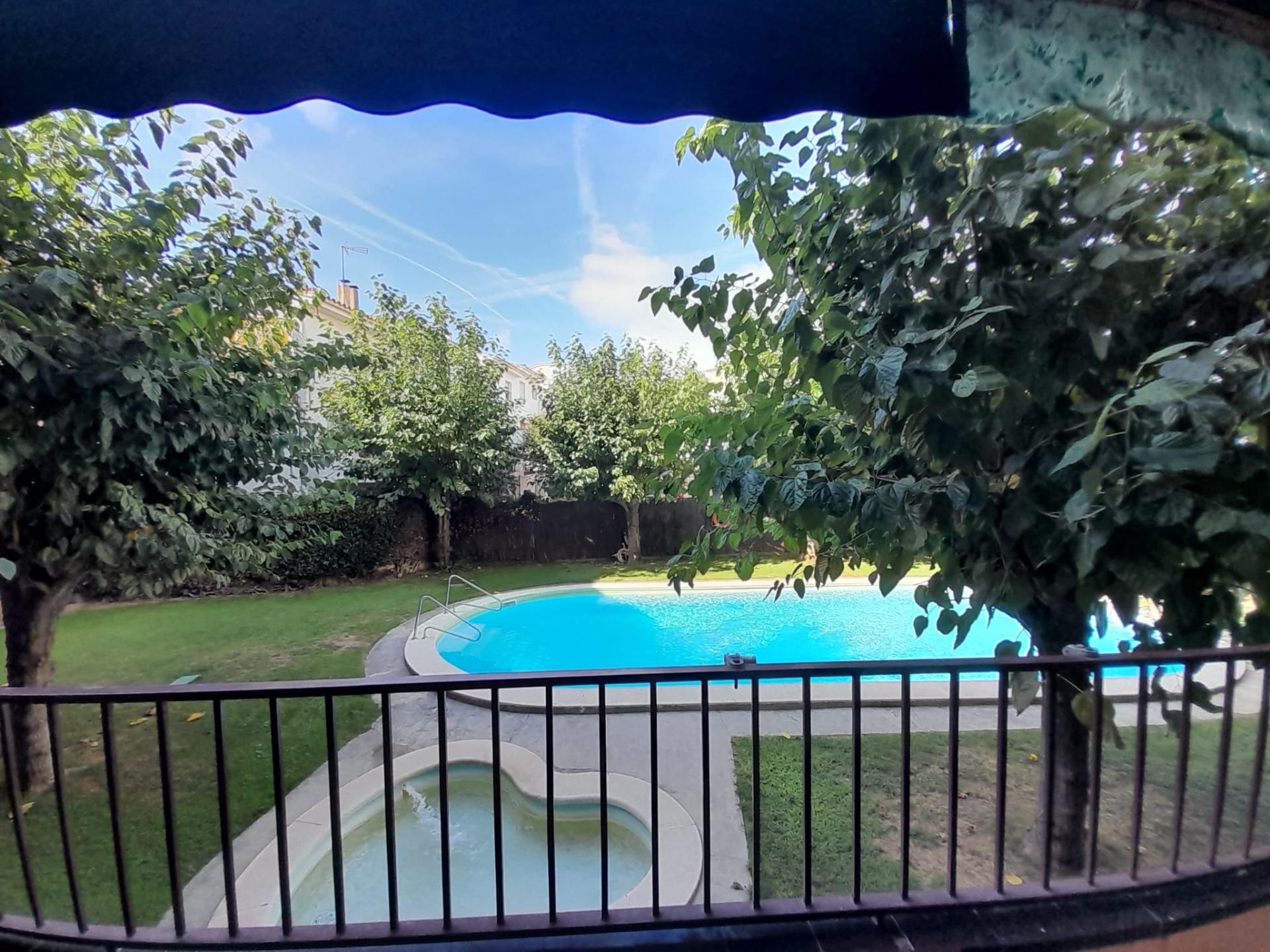 Piscina de Pis en venda en Canet de Mar amb Aire condicionat, Parquet i Terrassa