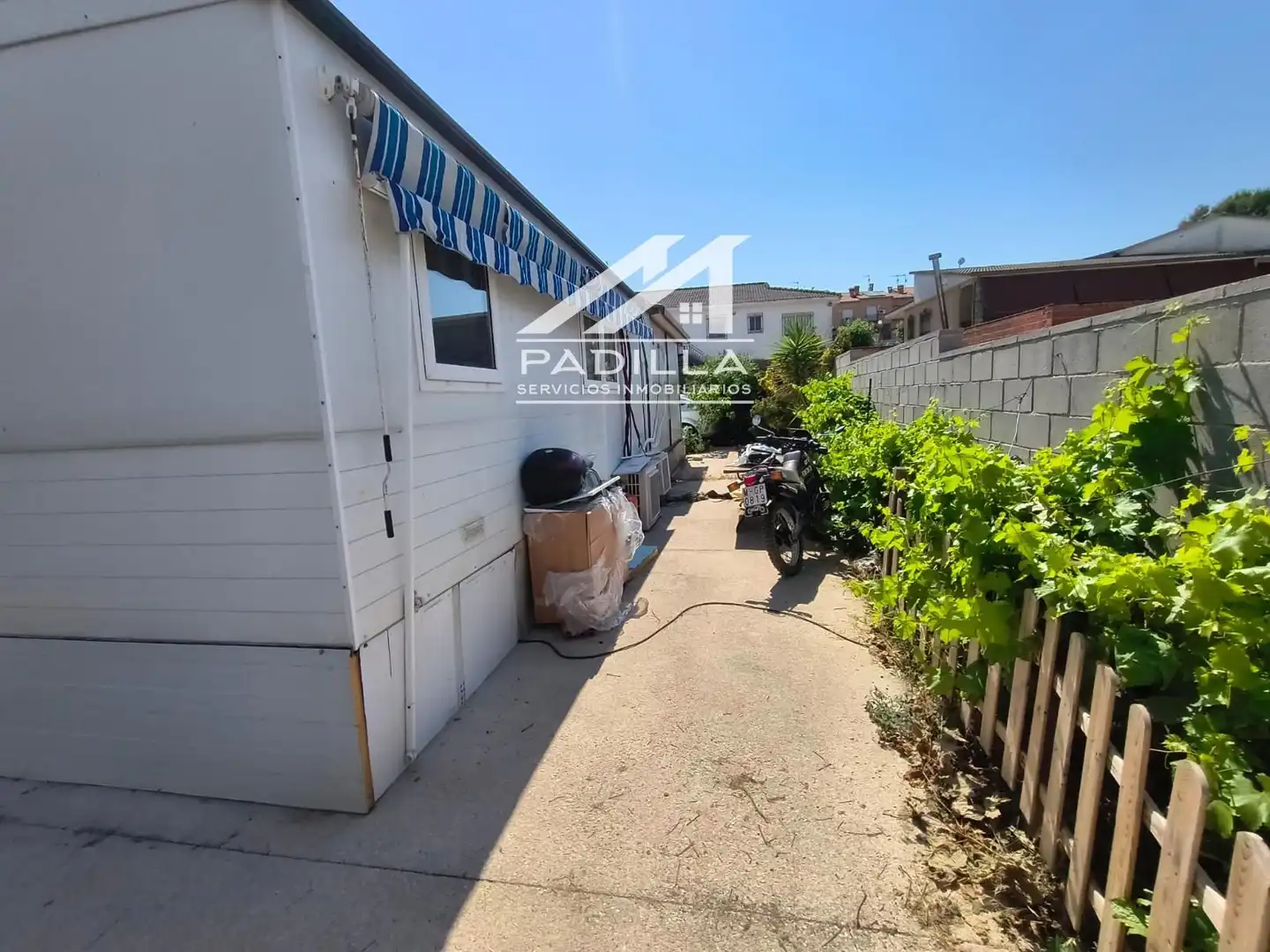 Parking of Houses for sale in Otero  with Air Conditioner and Heating